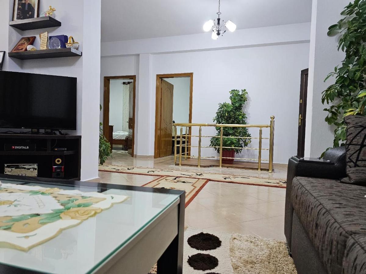 Guesthouse Iljaz Берат Екстер'єр фото