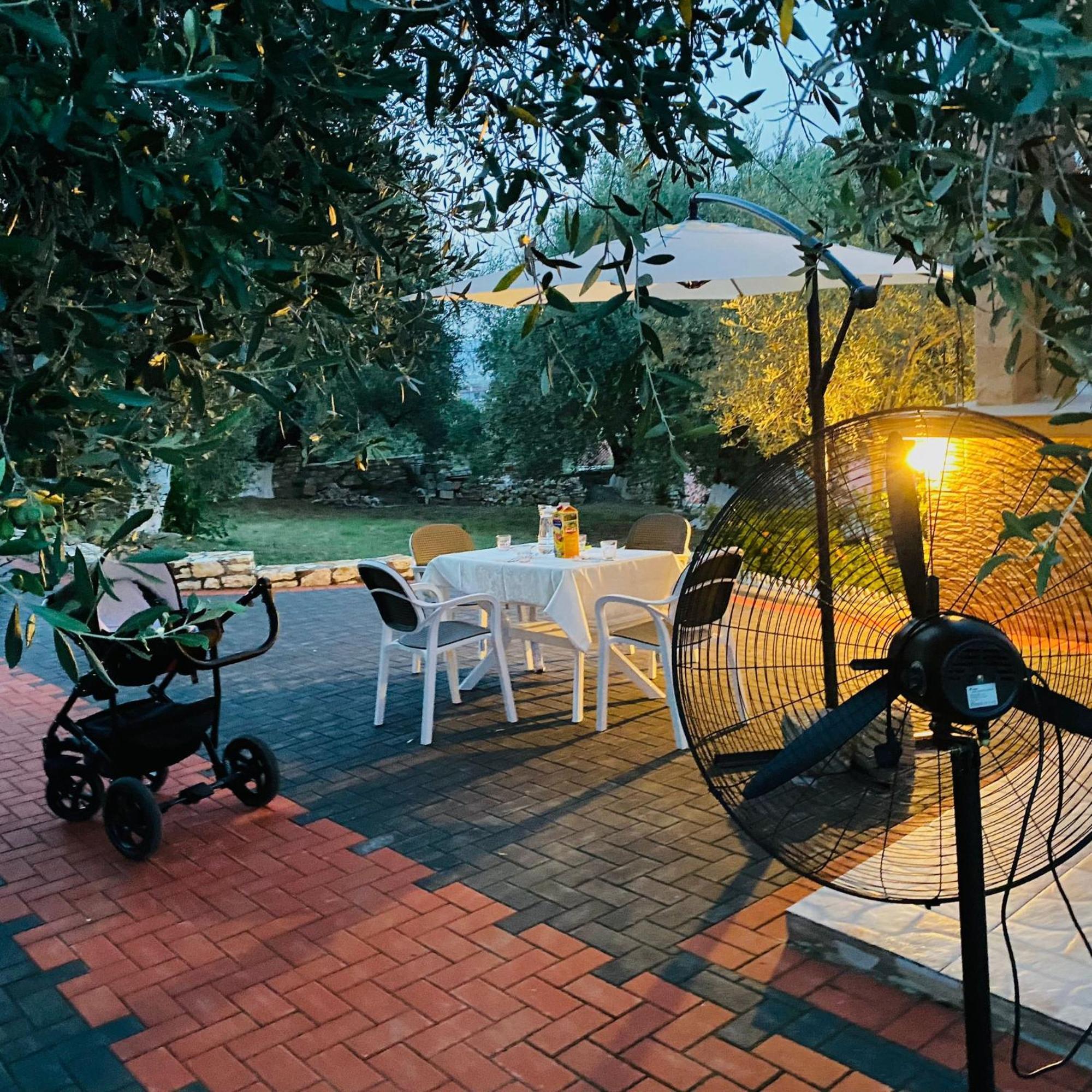 Guesthouse Iljaz Берат Екстер'єр фото