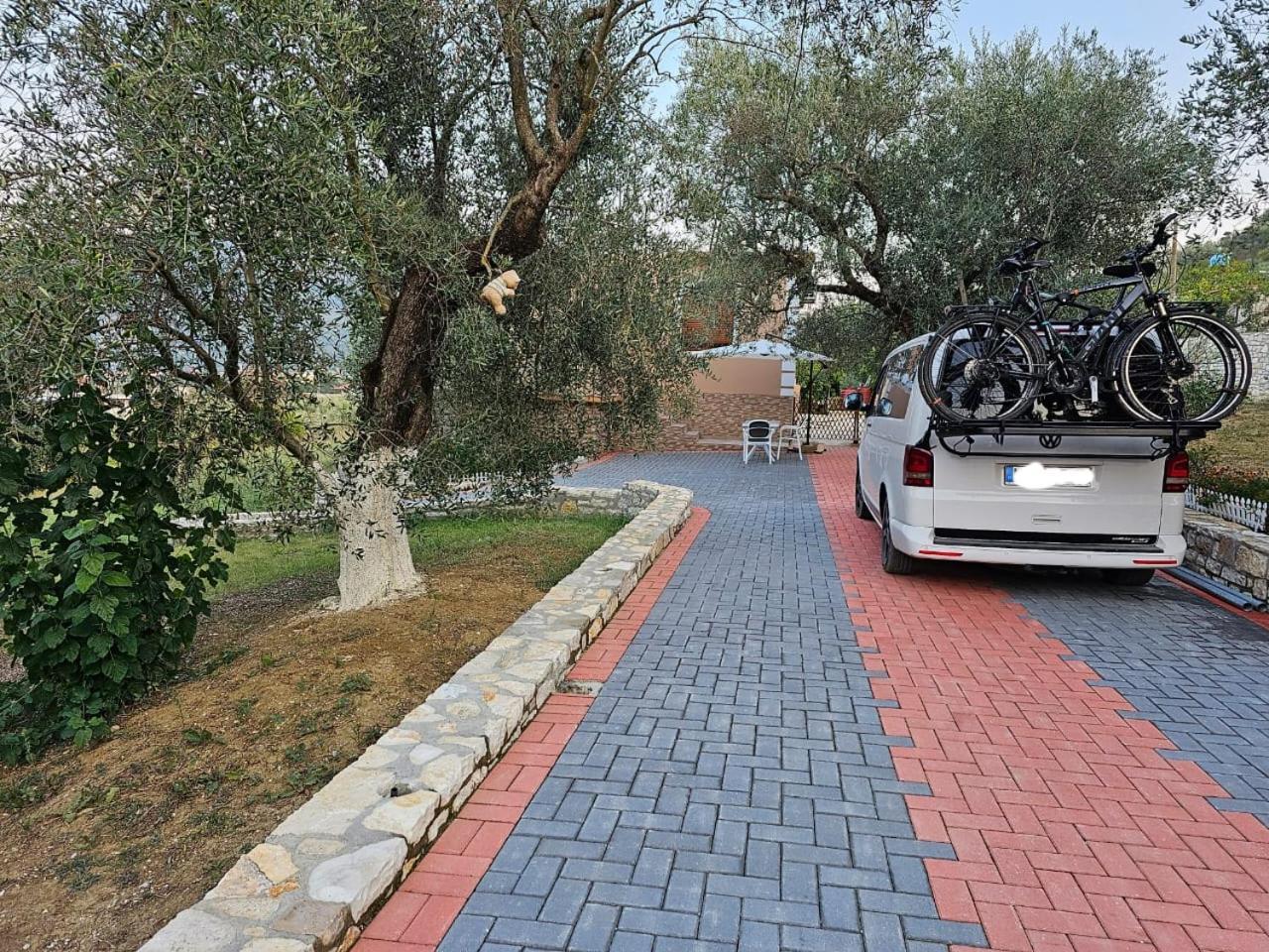 Guesthouse Iljaz Берат Екстер'єр фото