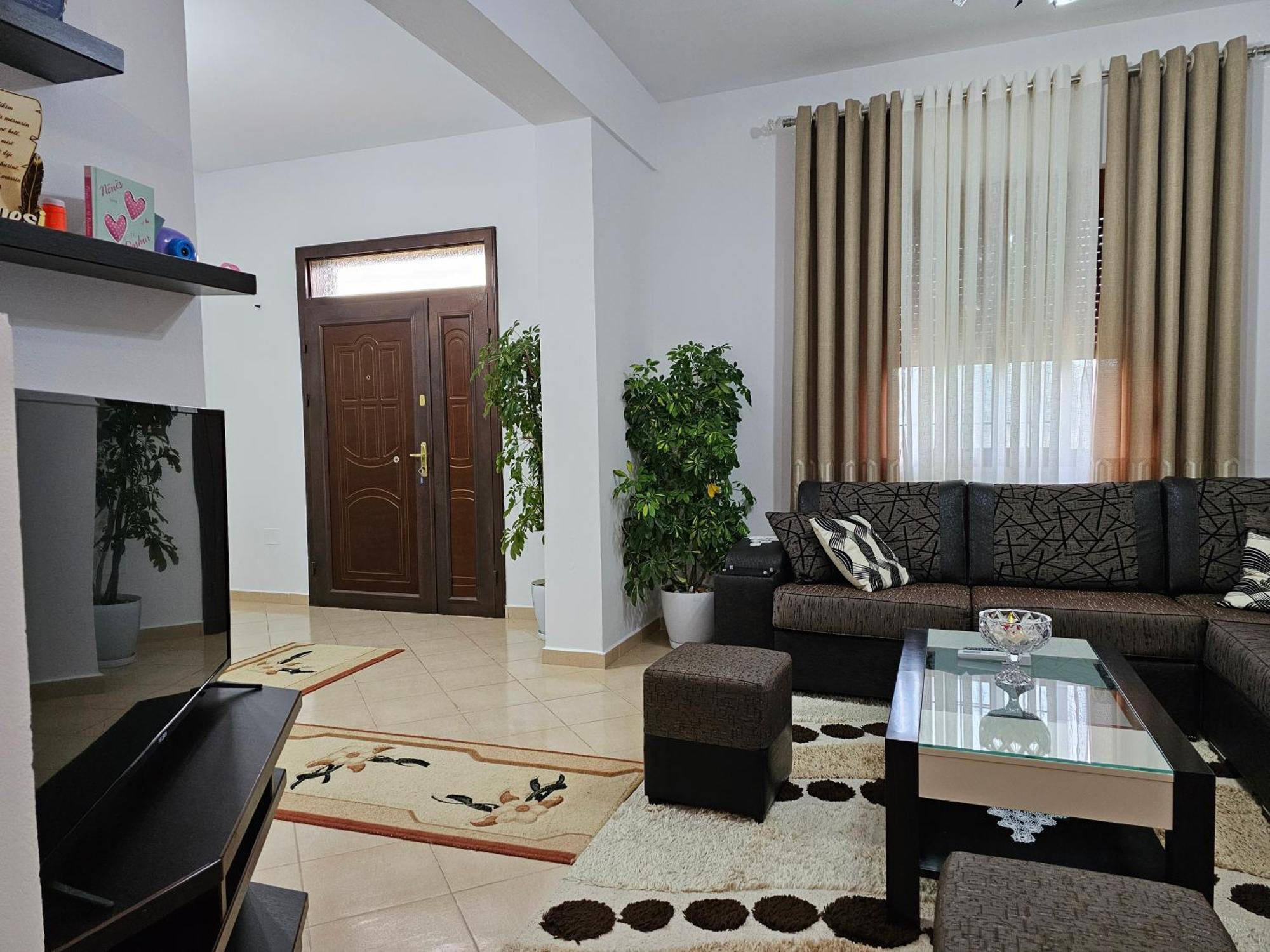 Guesthouse Iljaz Берат Екстер'єр фото