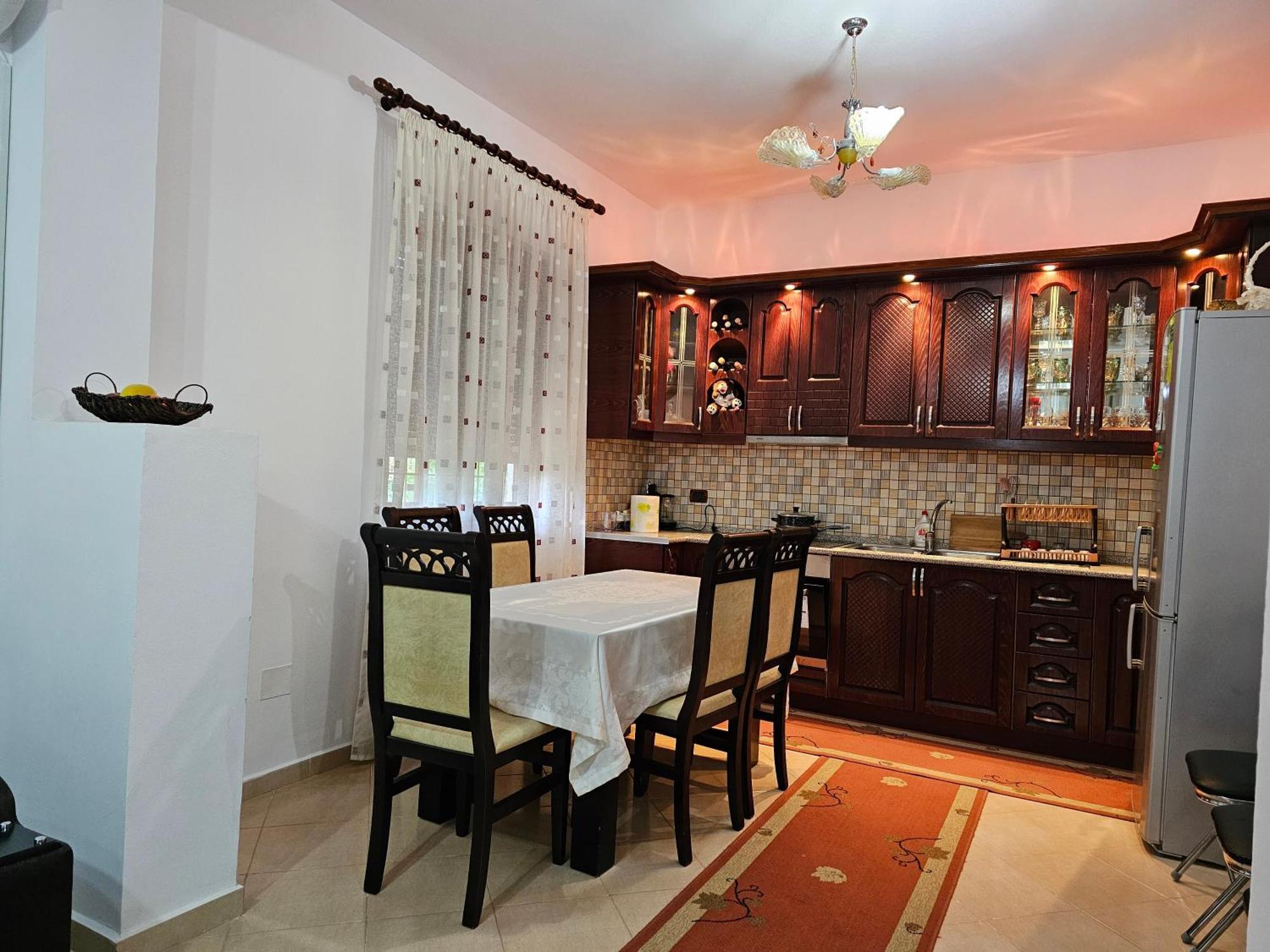 Guesthouse Iljaz Берат Екстер'єр фото