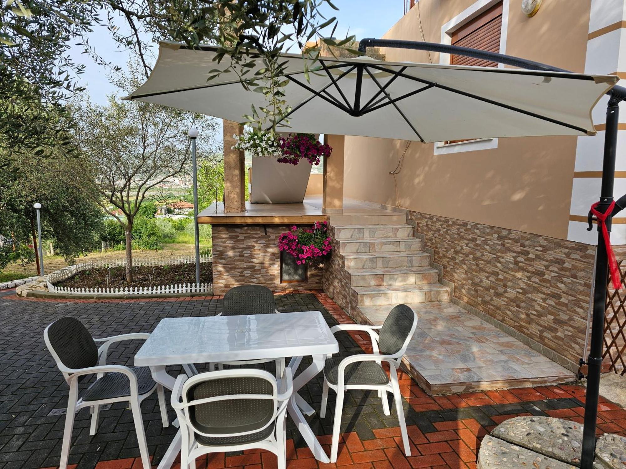 Guesthouse Iljaz Берат Екстер'єр фото